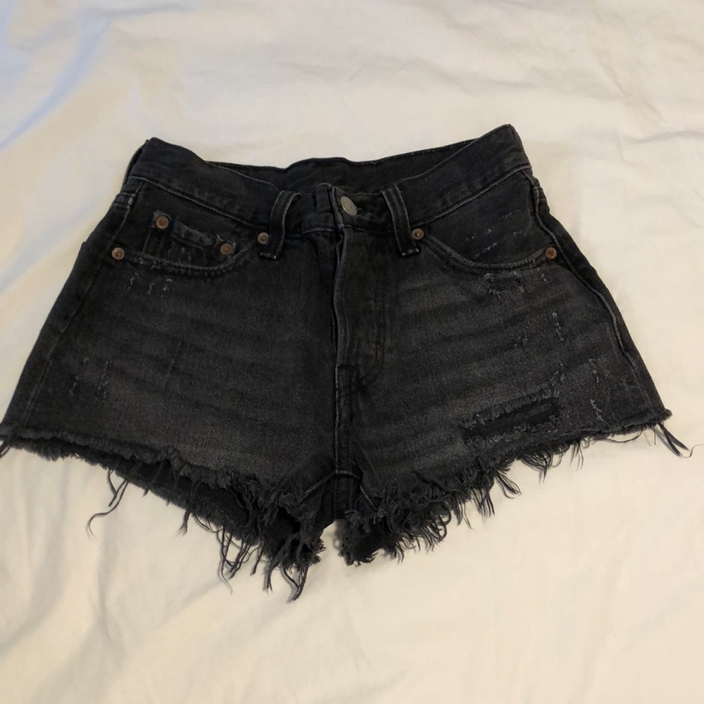 Levi’s shorts distress slightly worn